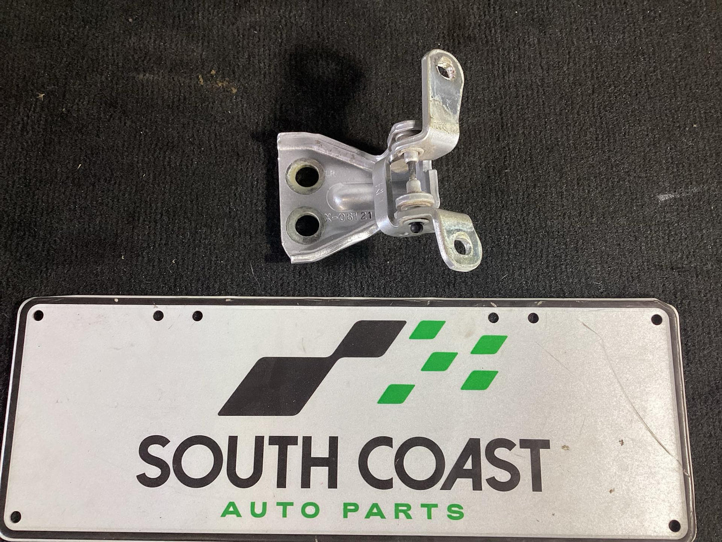 2006 - 2010 Holden Commodore VE  Right Rear Door Bottom Hinge X-061216