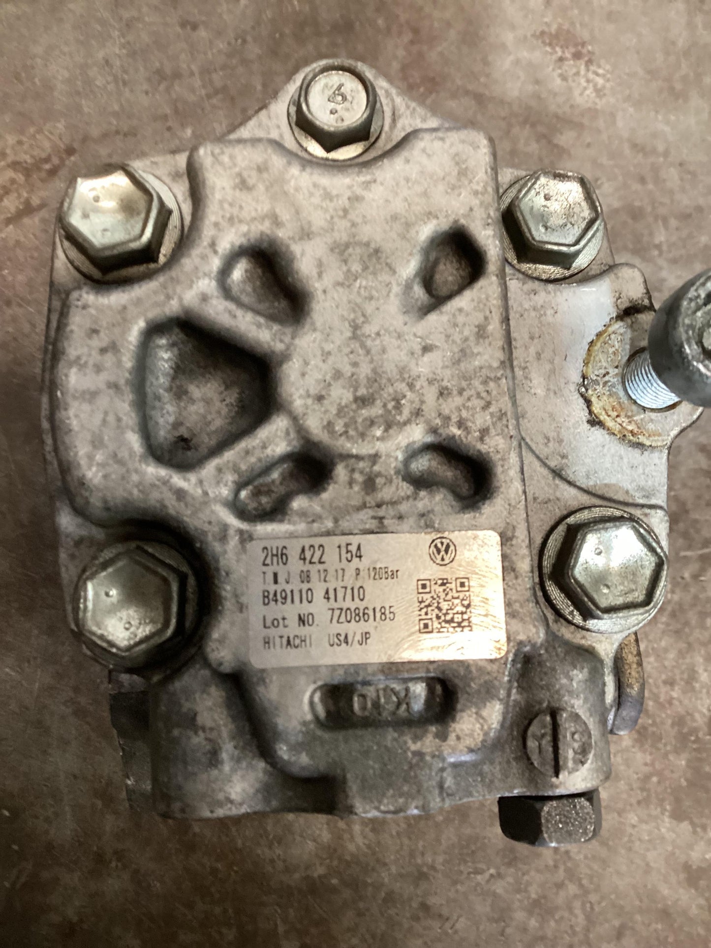 Volkswagen Amarok   Power Steering Pump 2H6422154
