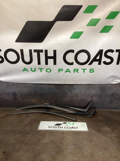 Volkswagen Amarok   Wiper Arm Pair