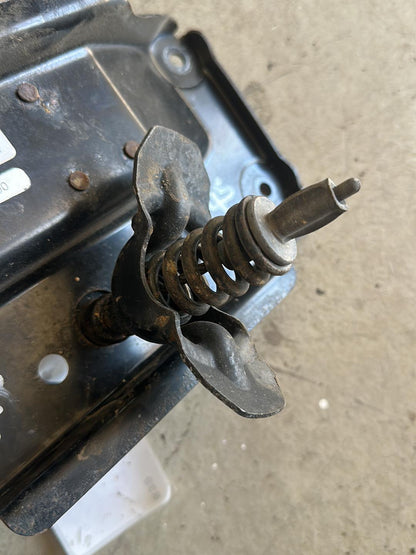 2014 - 2014 Holden Commodore   Spare Wheel Winch