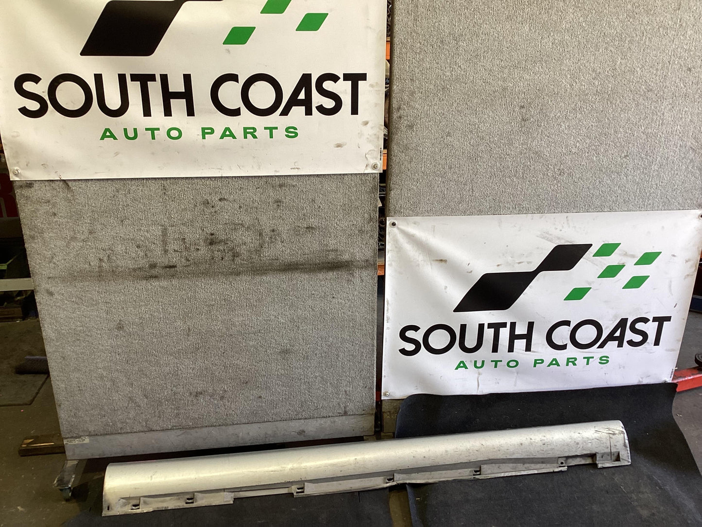 Holden Commodore VZ  Right Side Skirt
