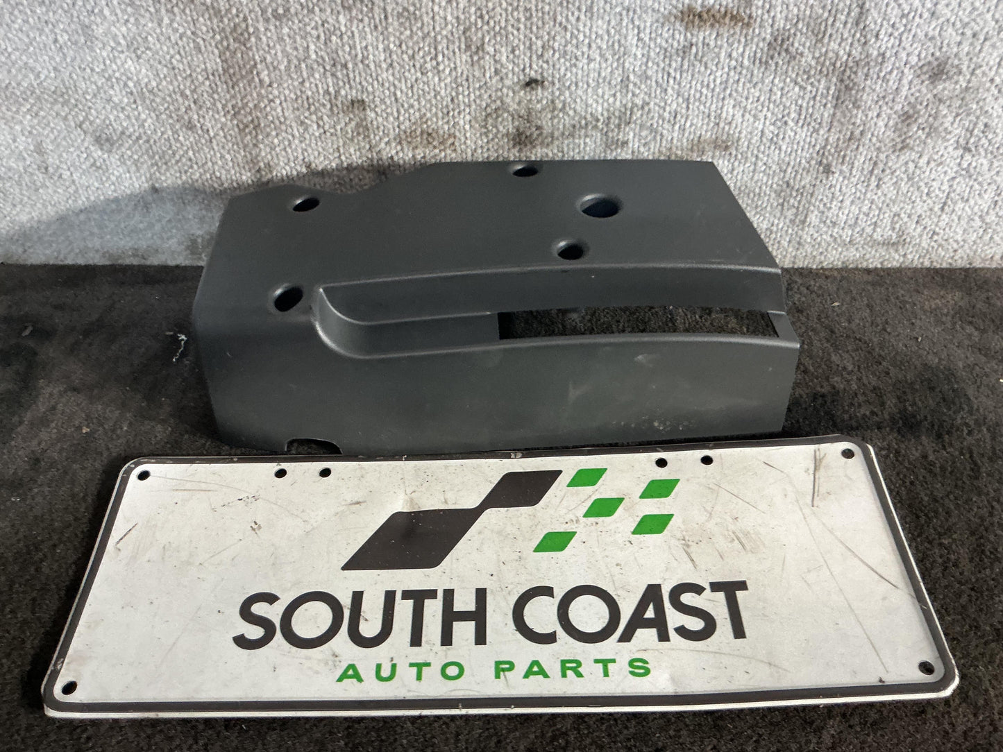 Holden Commodore VR 6H8VRK19HSL781543 Steering Column Shroud 92042571