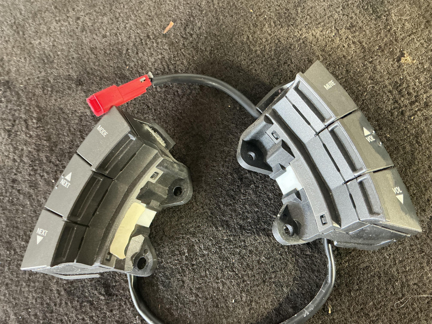 Holden Commodore VY  Right Steering Wheel Controls 92023877