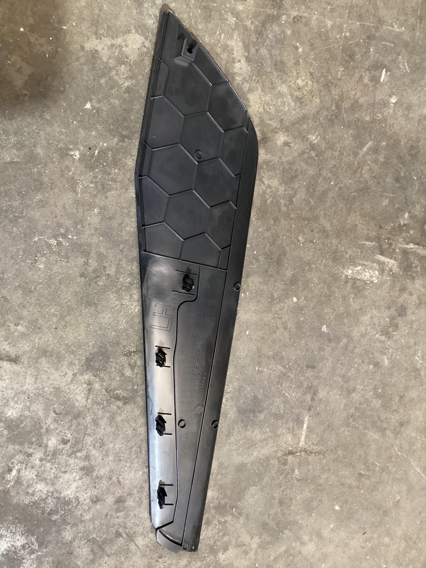 2015 Holden Calais VF  Left Centre Console Side Trim 92260962