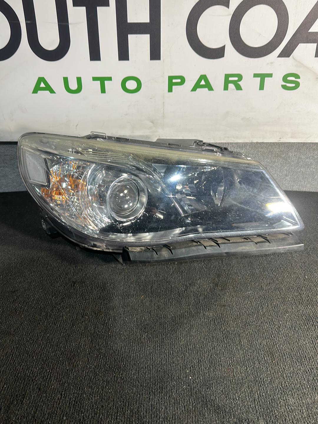 2017 Holden Commodore VF  Right Headlight 92285808
