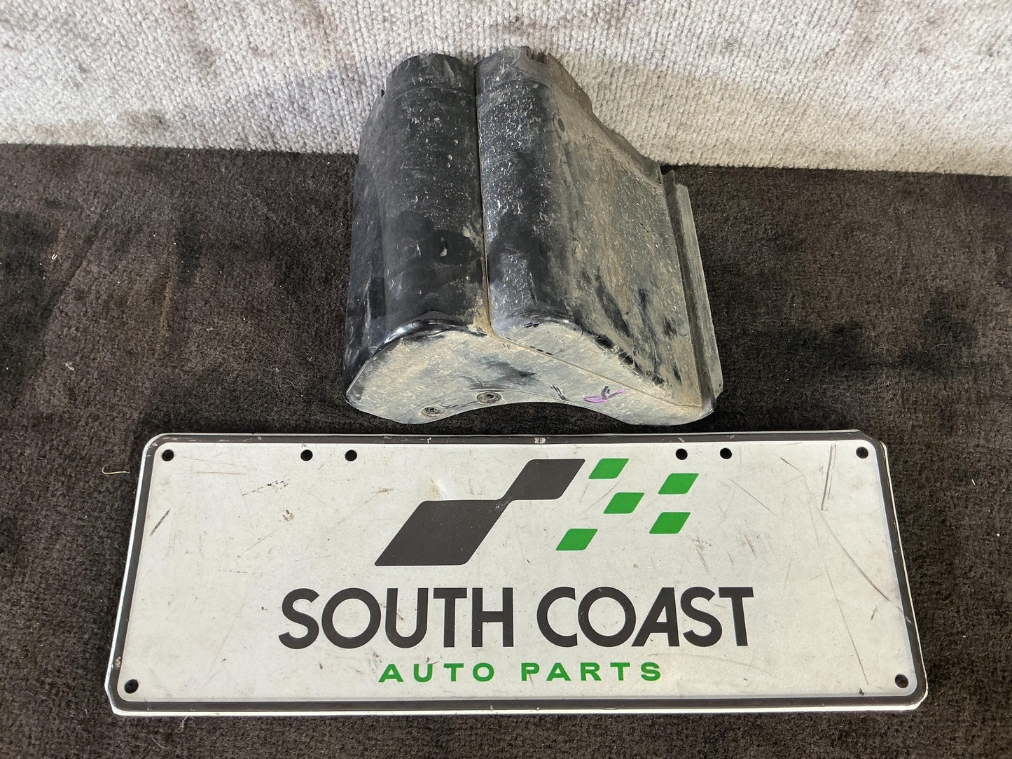 Holden Commodore VU 6H8VUK80F2L904753 Right Side Skirt End Cap 92078058