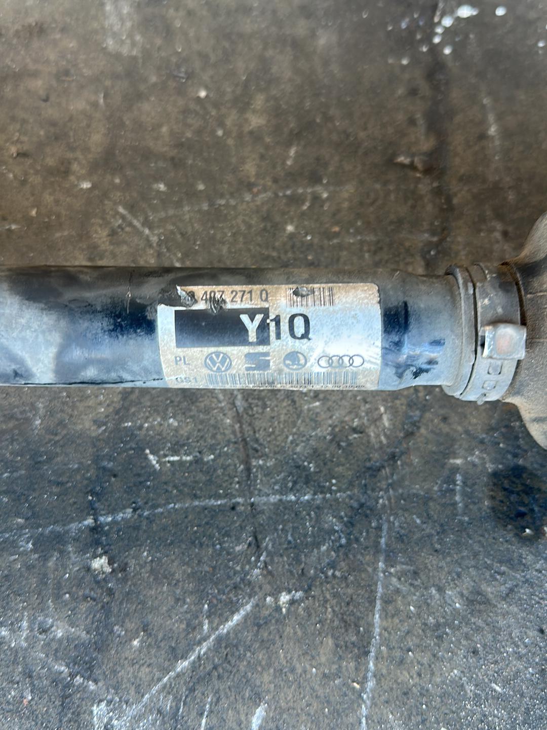 Audi A4 B8 WAUZZ8K9AA071441 Right Driveshaft