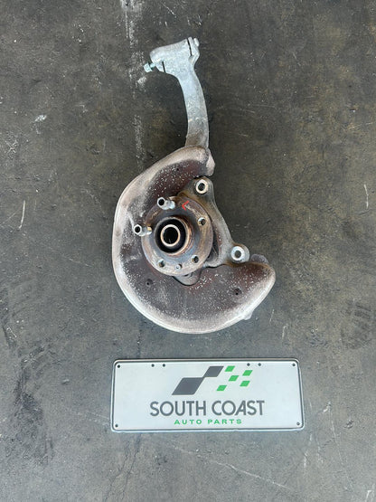 Audi A4 B8 WAUZZ8K9AA071441 Left Front Hub Assembly