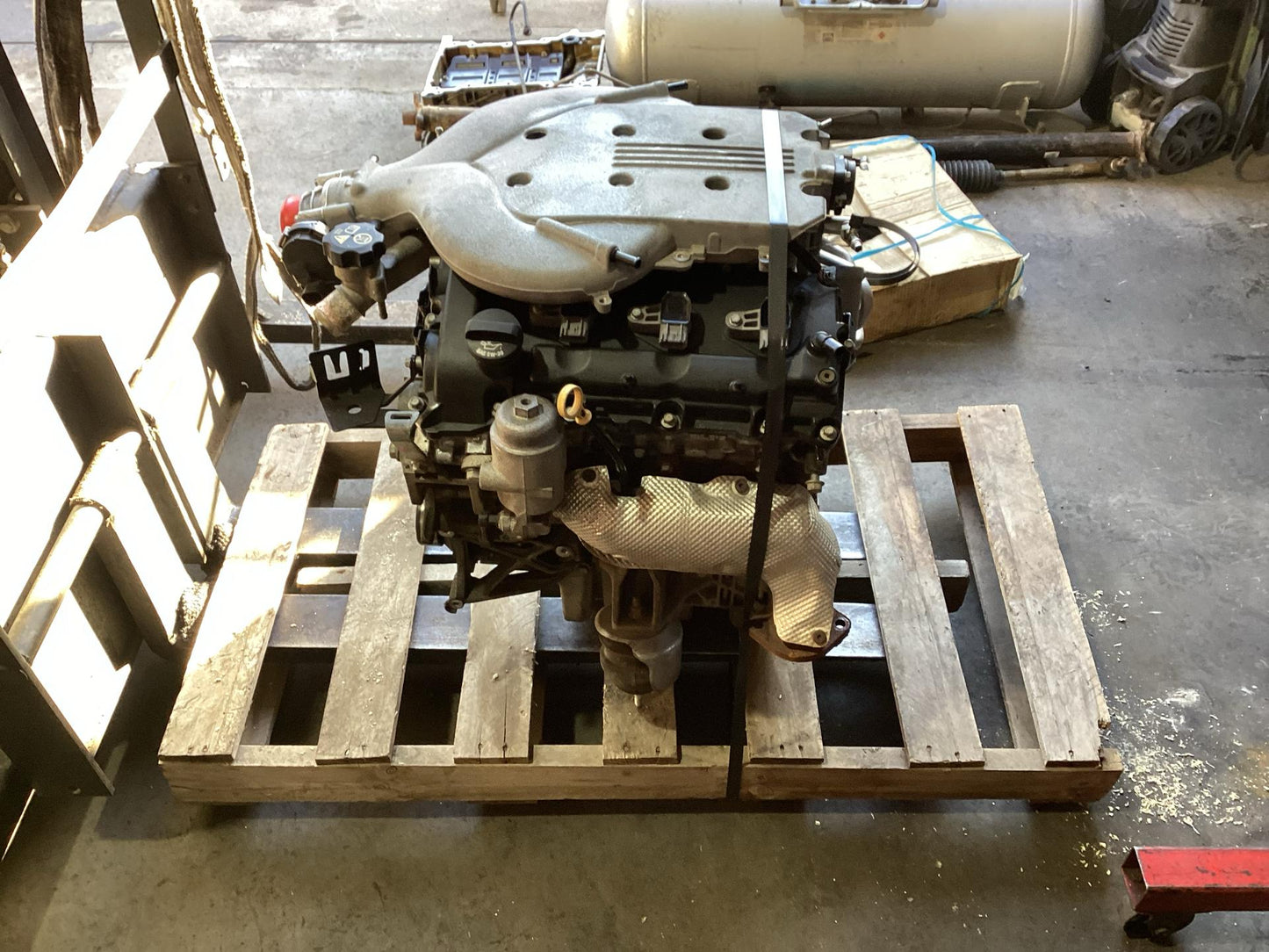 2006 - 2010 Holden Commodore VE  Engine LW2071500245
