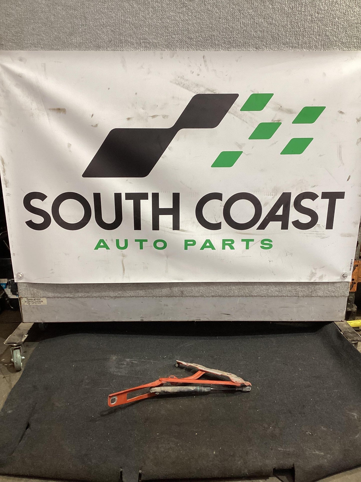 2006 - 2010 Holden Commodore VE  Right Boot Hinge 92121948