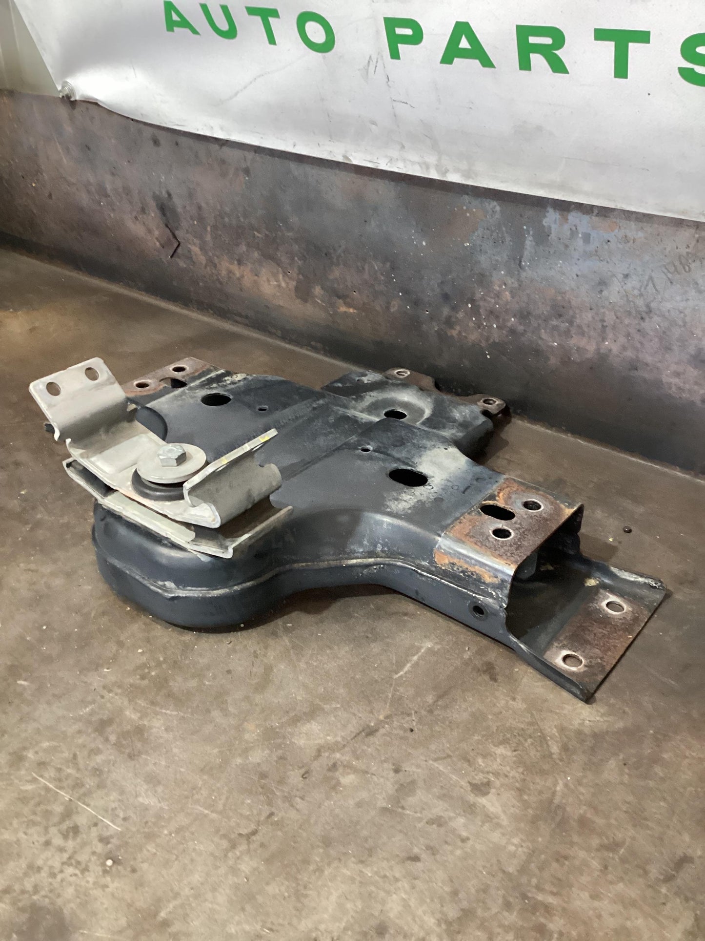 Volkswagen Amarok   Transmission Mount