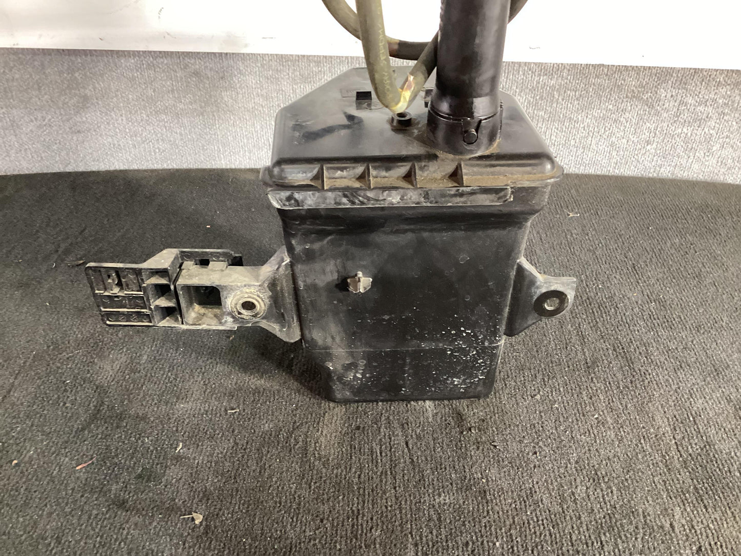 Holden Commodore VF  Overflow Bottle 92164620