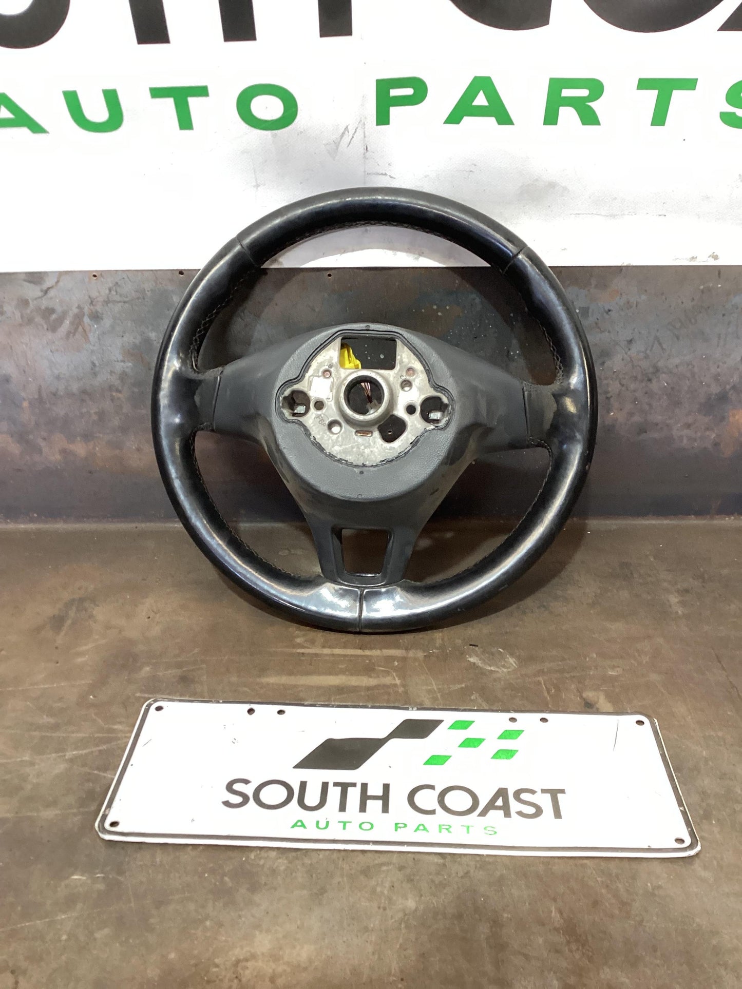 Volkswagen Amarok   Steering Wheel 628024100A
