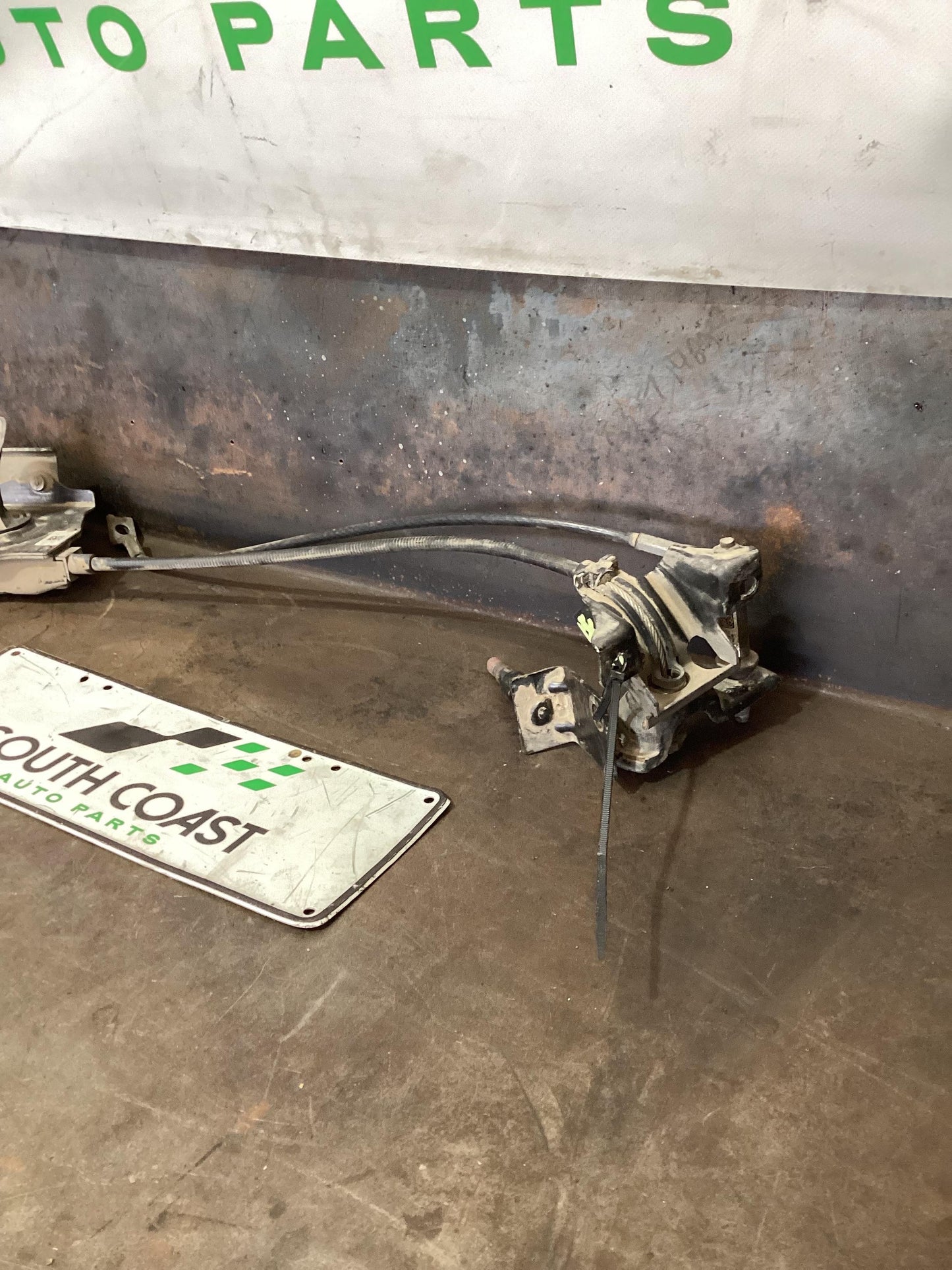 Volkswagen Amarok   Spare Wheel Winch 01044190358