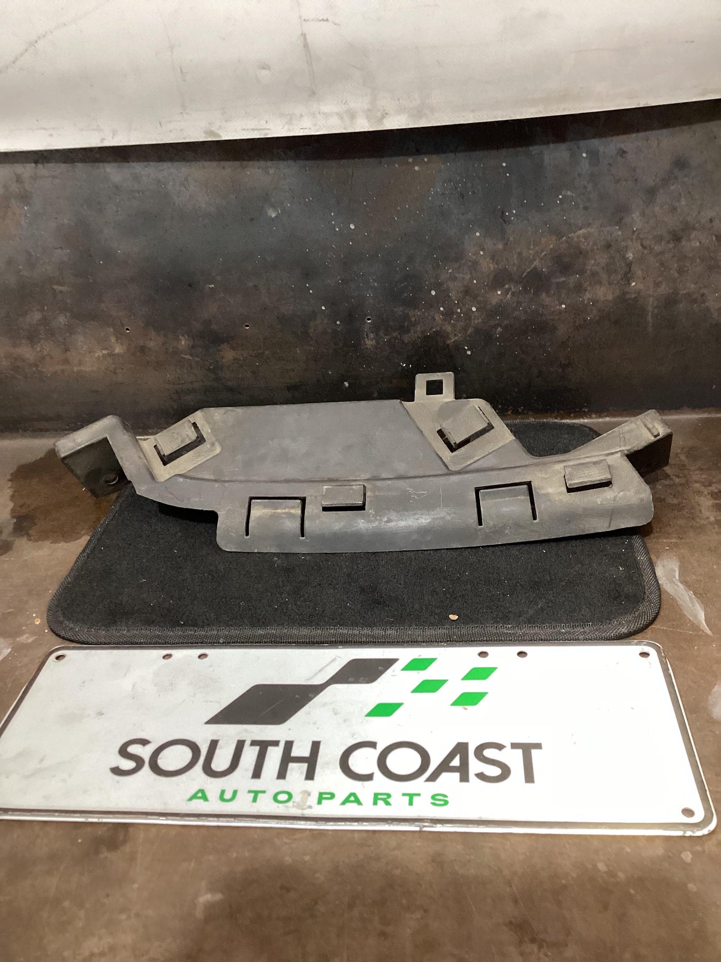 Holden Commodore VE  Right Front Bumper Bracket 92164518