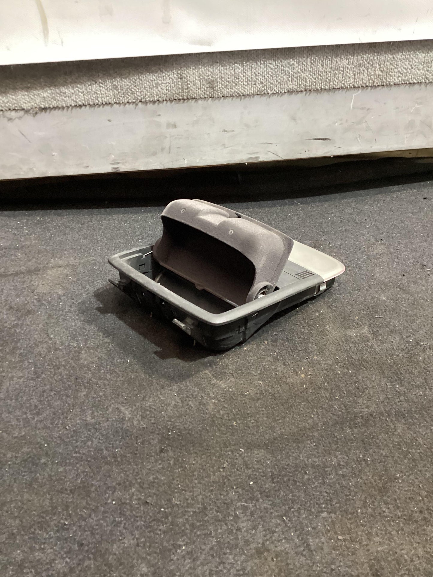2006 - 2010 Holden Commodore VE  Roof Console M100129