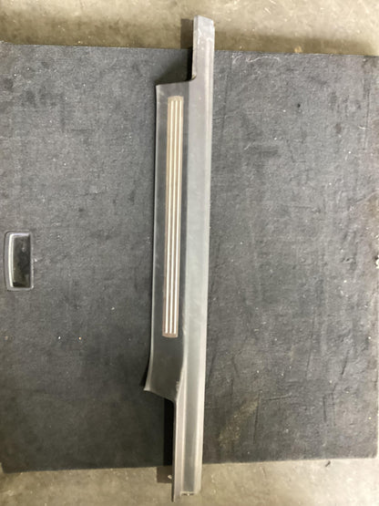 2015 Holden Calais VF  Right Front Door Scuff Panel 92200191