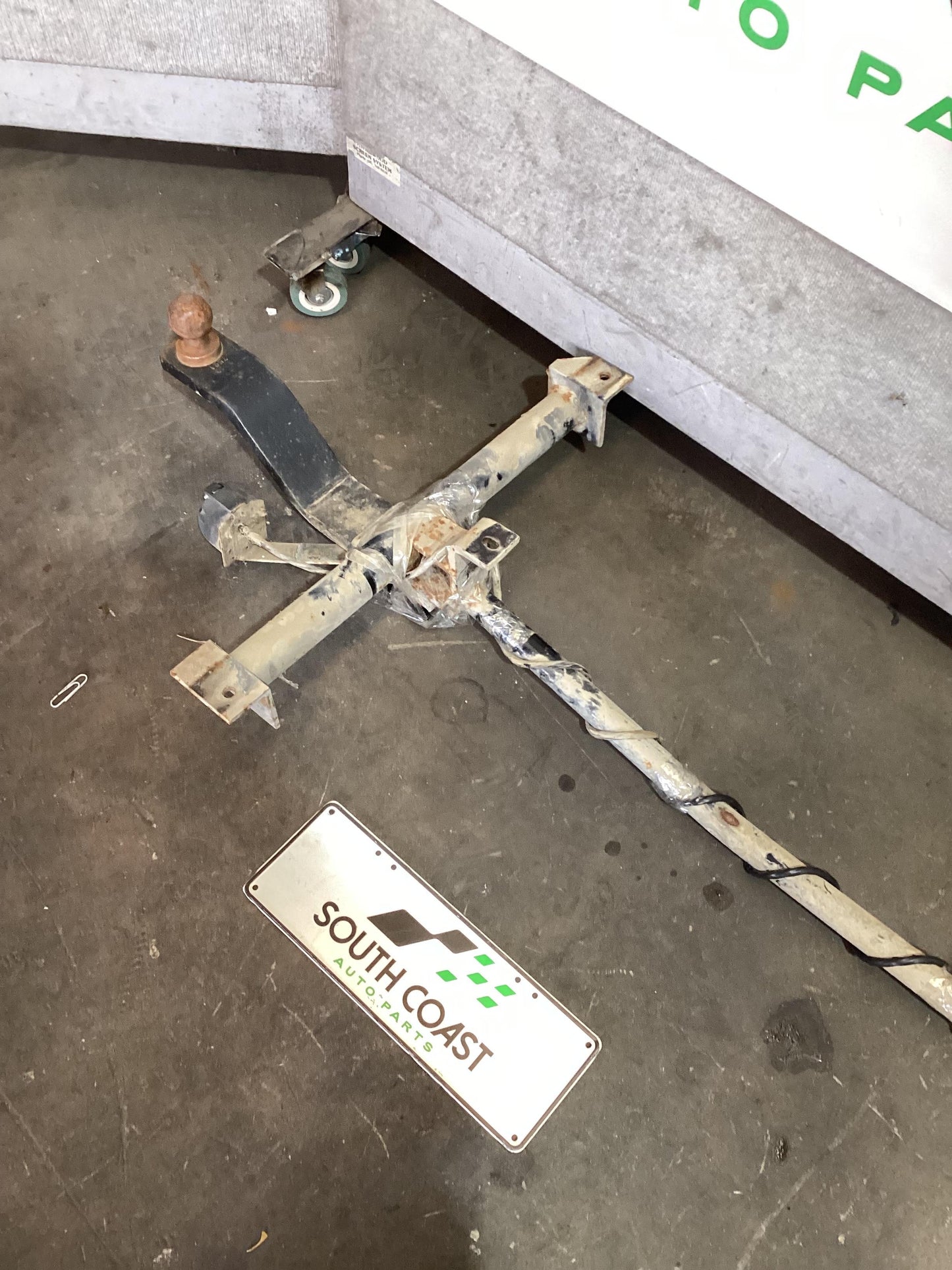 Holden Commodore VR  Towbar