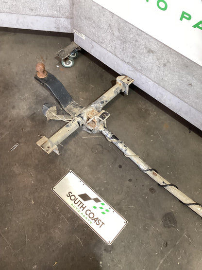 Holden Commodore VR  Towbar