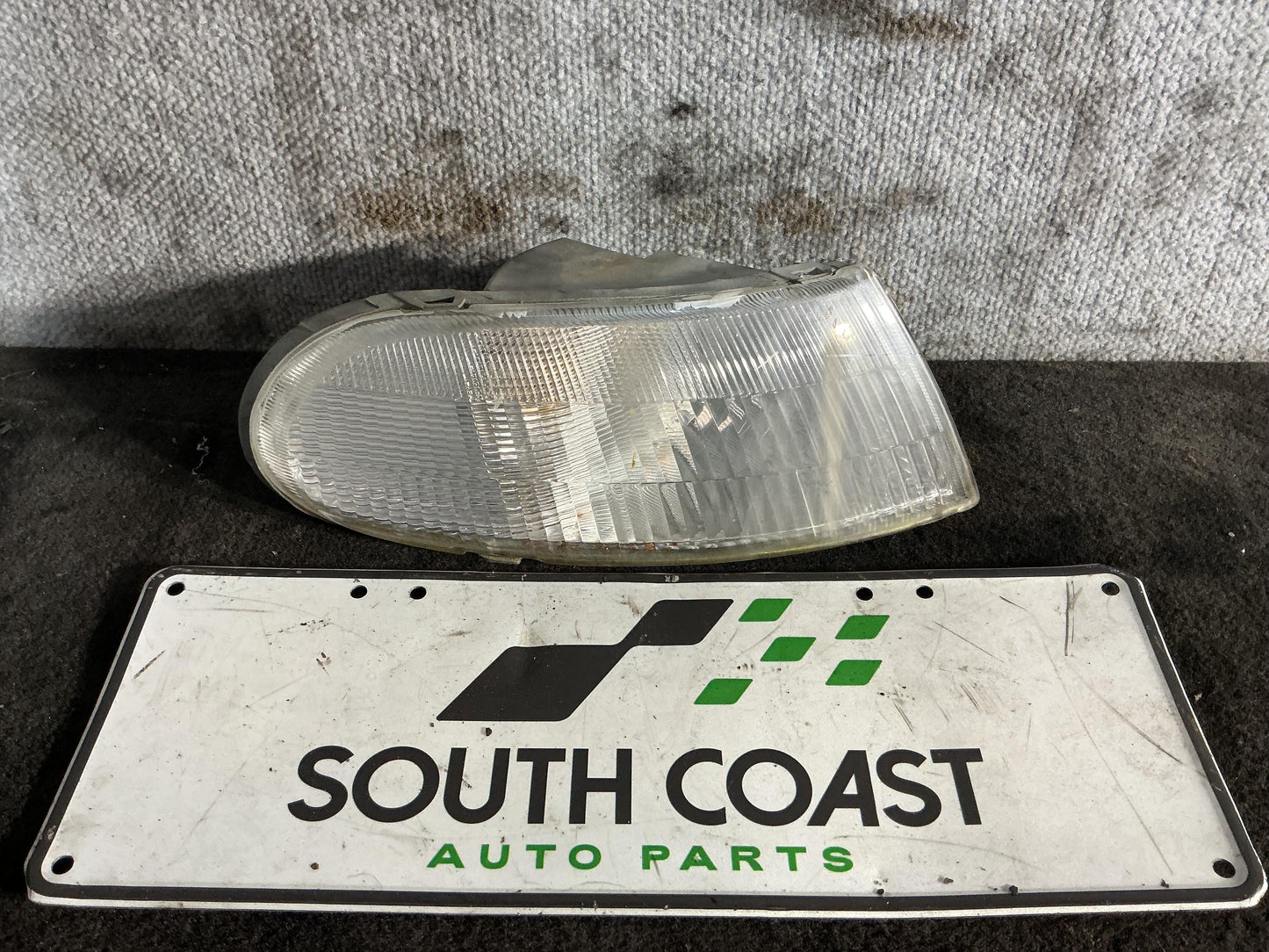 Holden Commodore VR 6H8VRK19HSL781543 Right Indicator 92048653