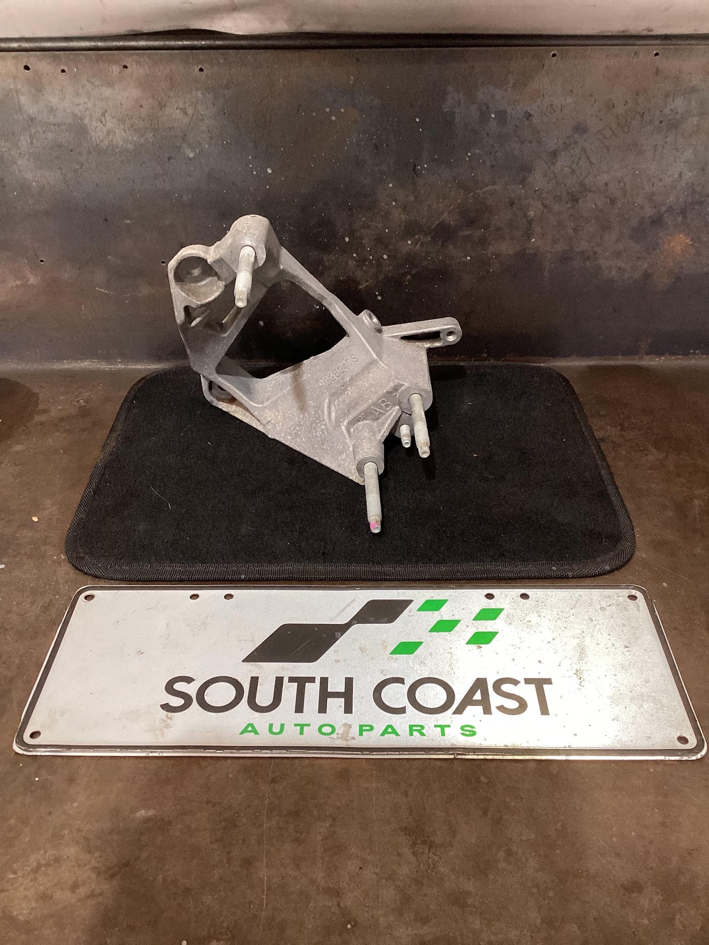 Holden Commodore VE  Alternator Bracket 92252478