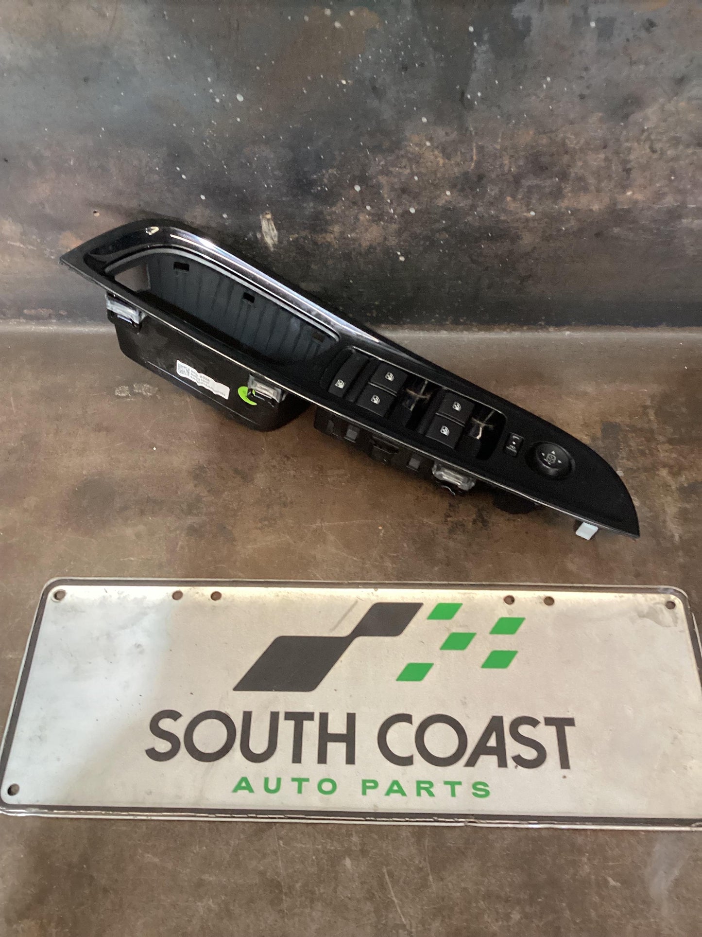 Holden Commodore VF  Right Front Window Switch 92256966