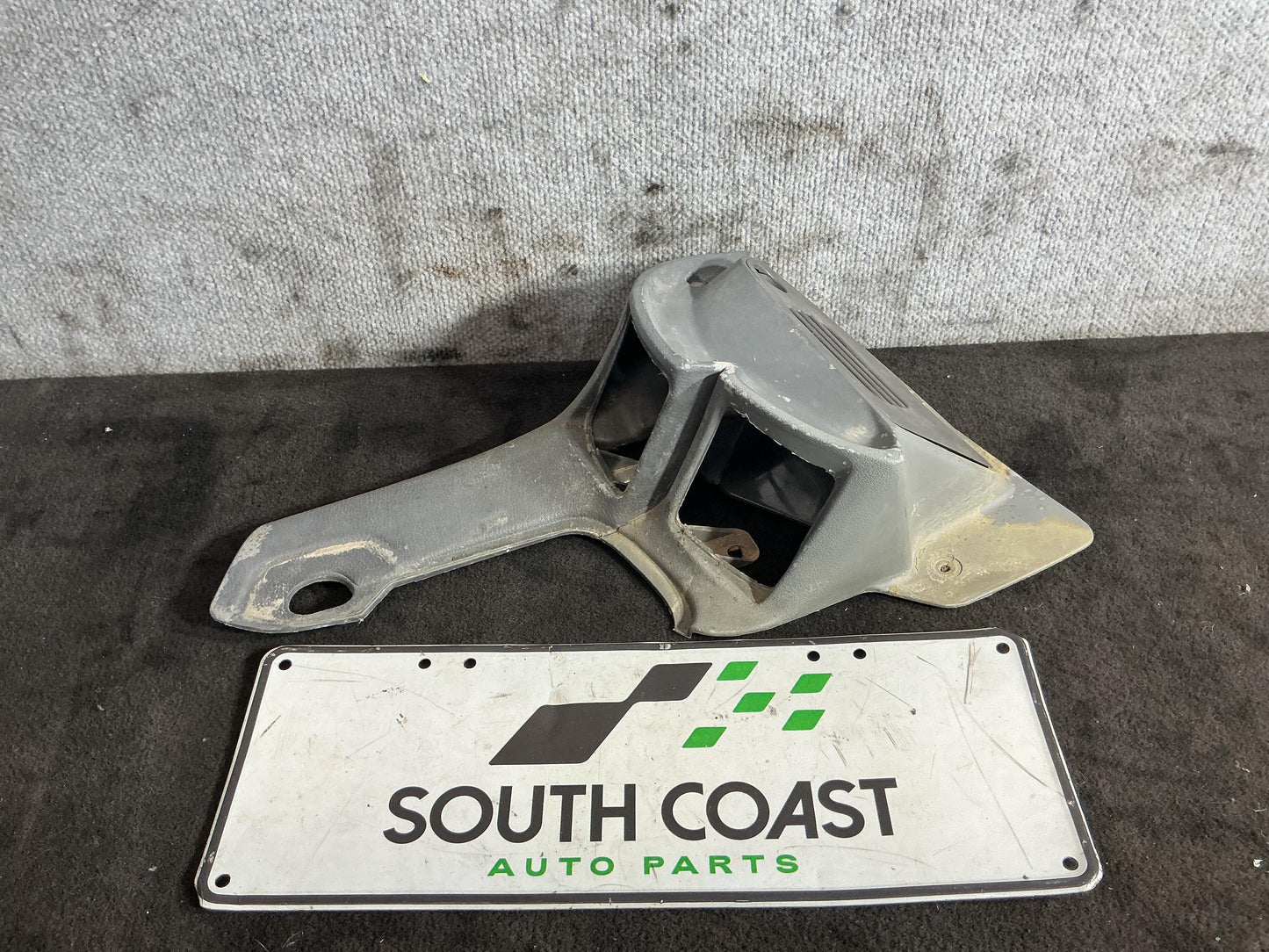 Holden Commodore VR 6H8VRK19HSL781543 A/C Vent Left 92052309