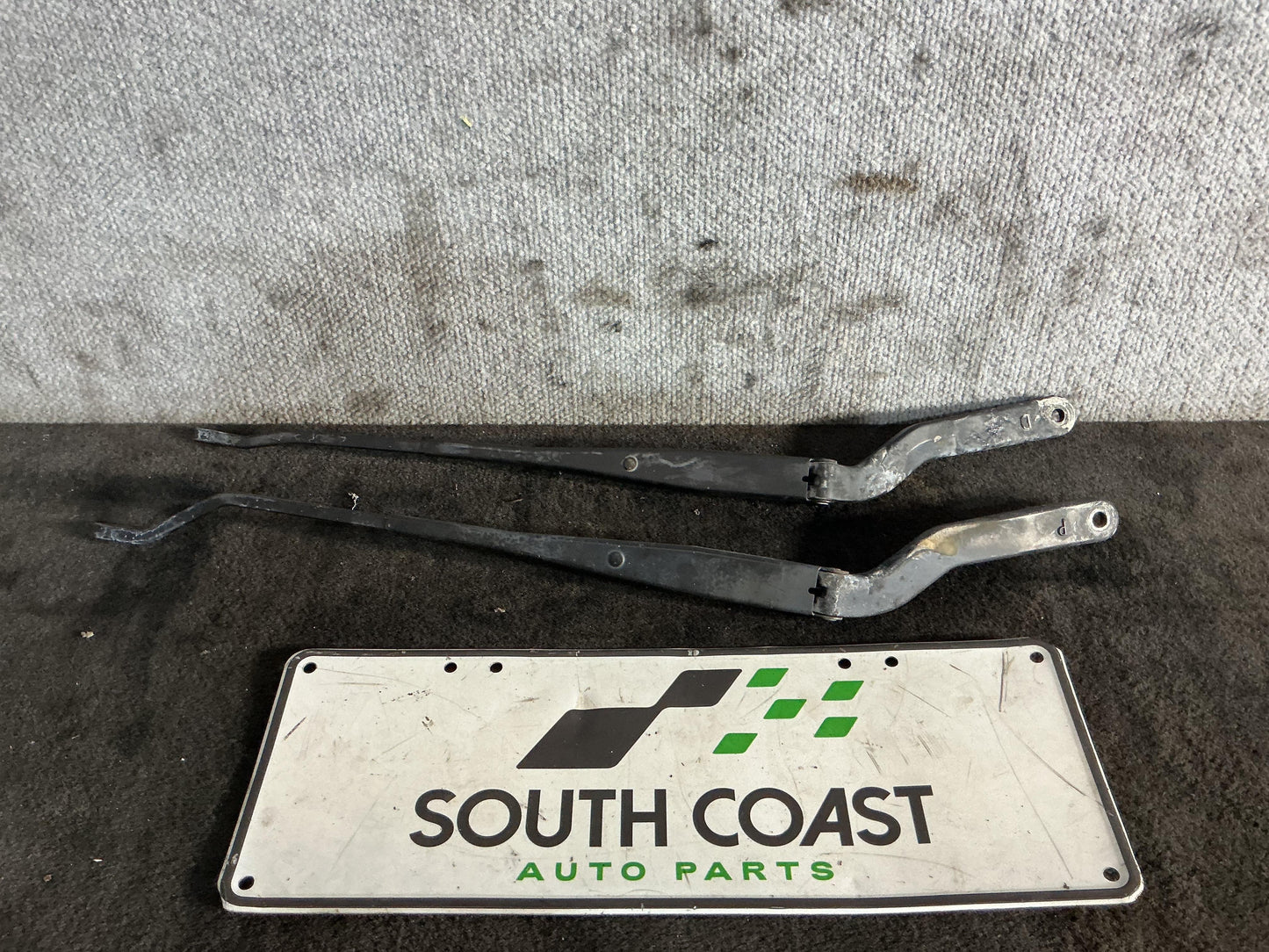 Holden Commodore VR 6H8VRK19HSL781543 Wiper Arm Pair 13129