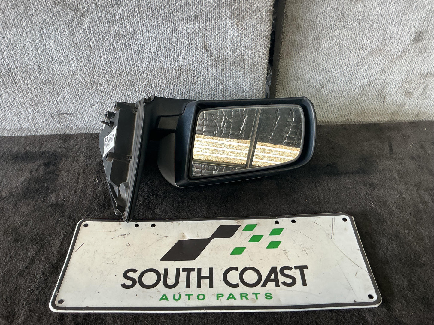 Holden Commodore VY  Left Door Mirror 92111043