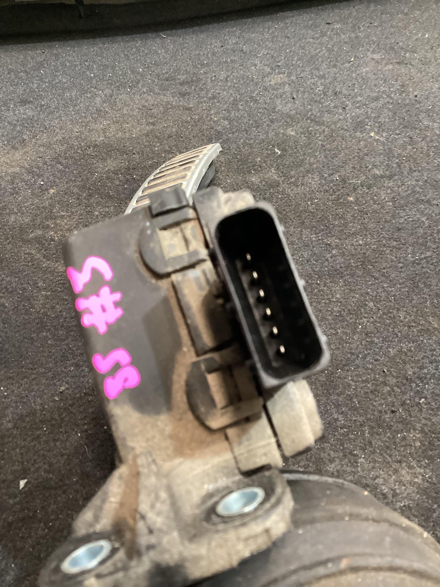 2006 - 2010 Holden Commodore VE  Accelerator Pedal 92165105