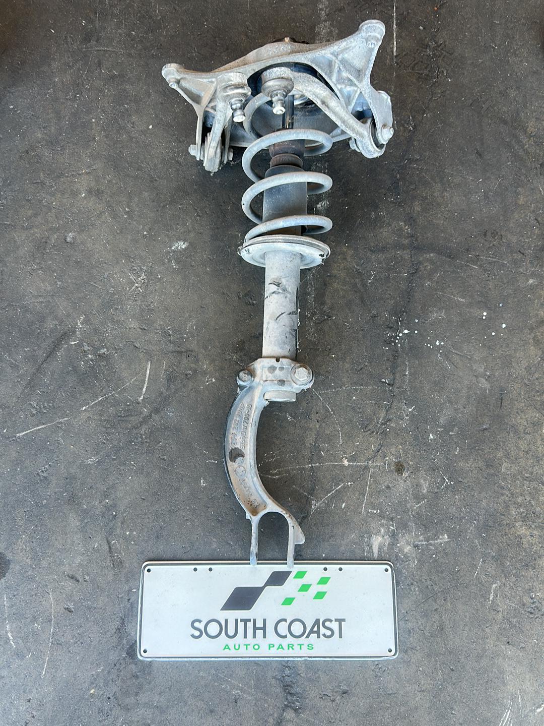 Audi A4 B8 WAUZZ8K9AA071441 Left Front Strut