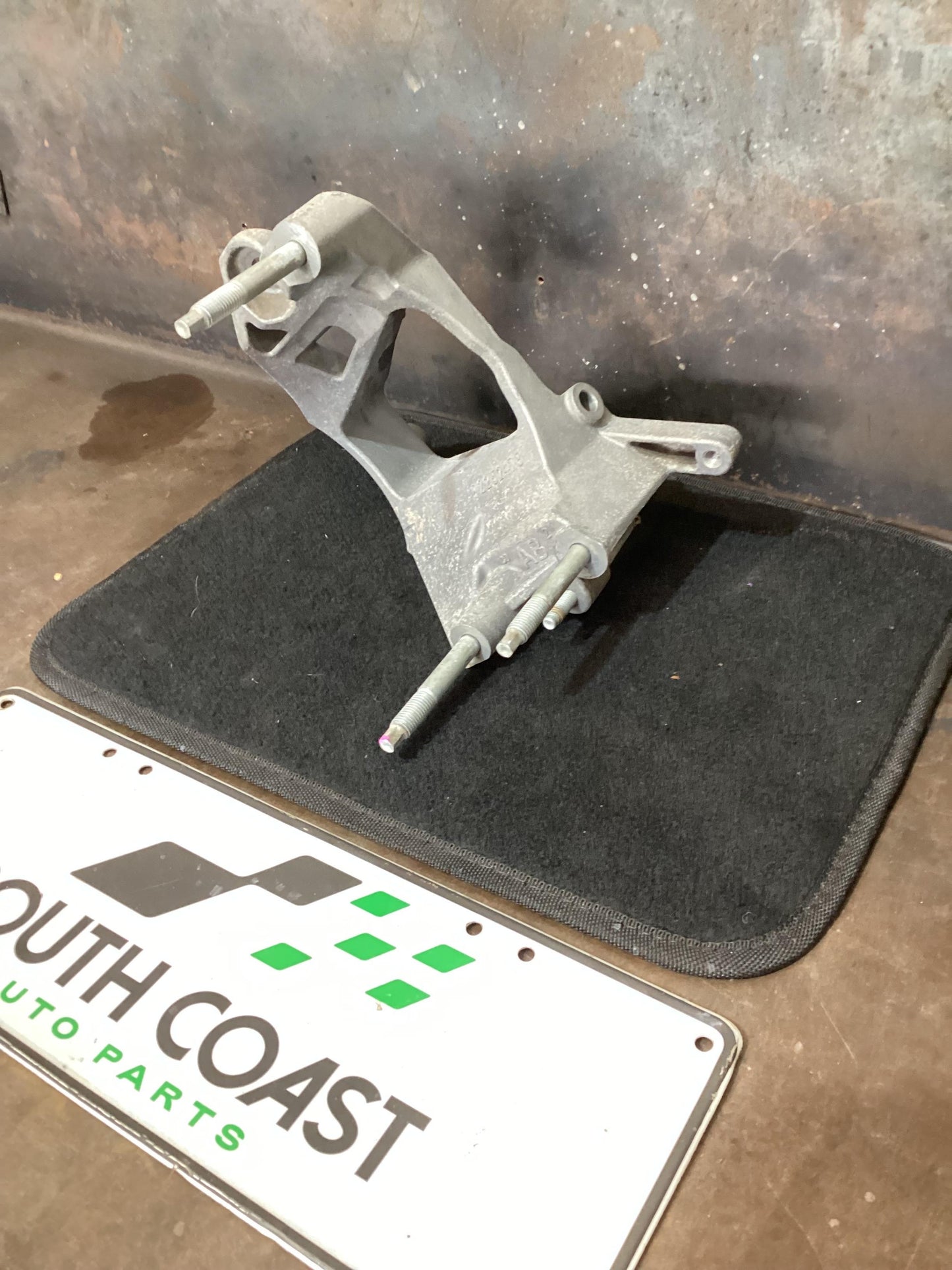 Holden Commodore VE  Alternator Bracket 92252478