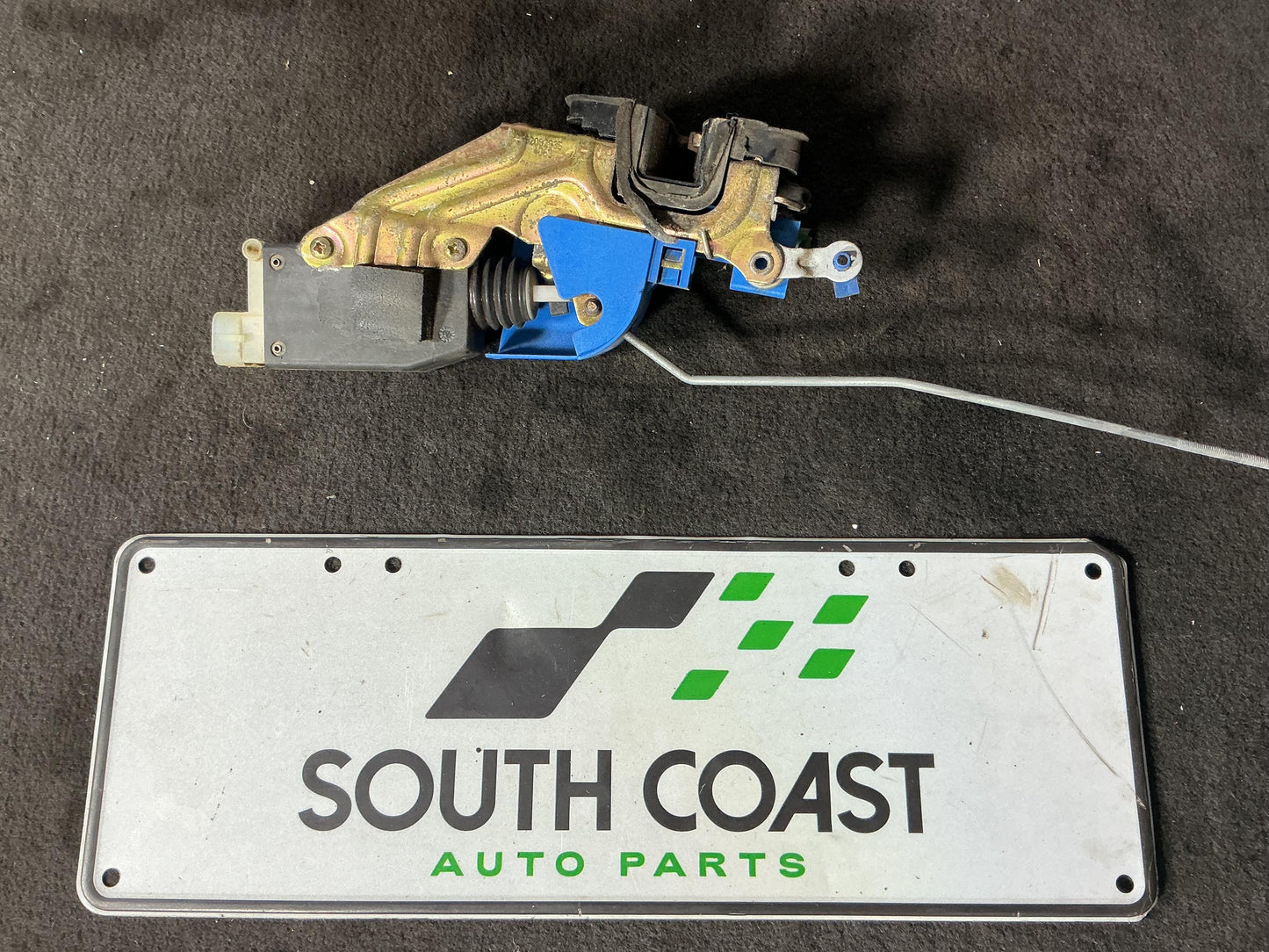 Holden Commodore VY  Left Front Door Lock Actuator 90493702