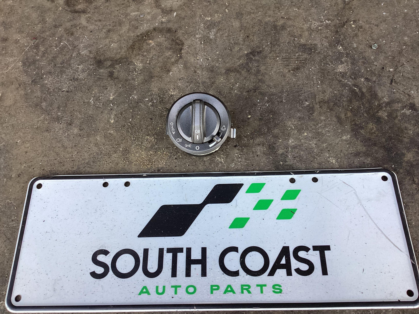 2002 - 2004 Holden Commodore VY 6G1YL54A94L196501 Rear Fog light Switch 92113753