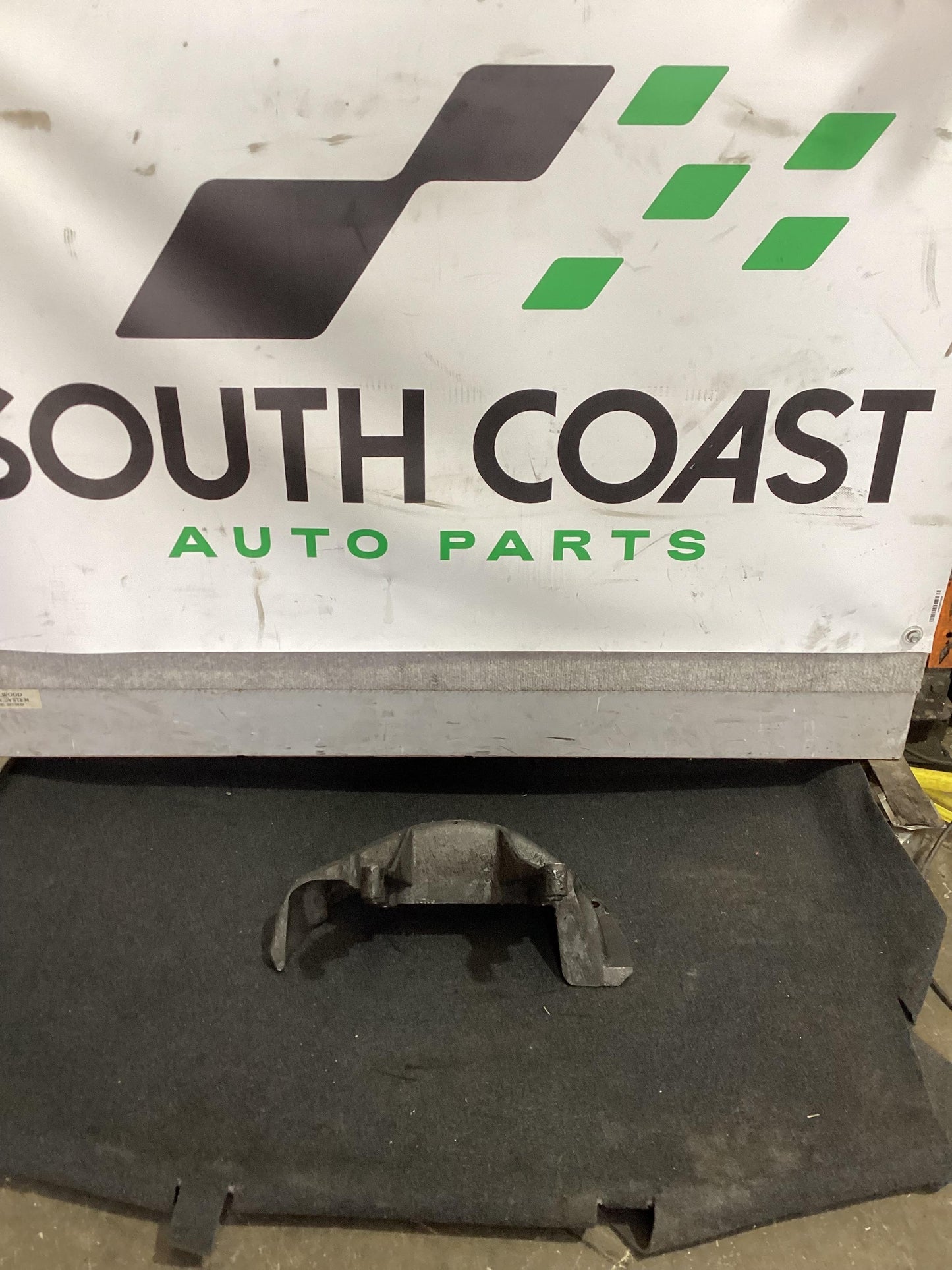 Holden Commodore VR 6H8VRK19HSL781543 Transmission Dust Cover