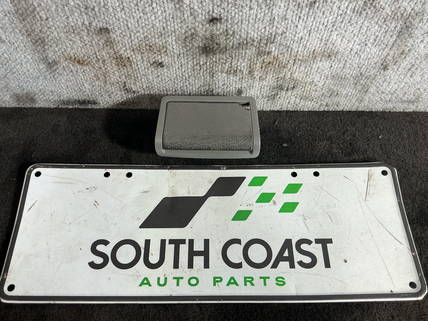 Holden Commodore VR 6H8VRK19HSL781543 Ashtray