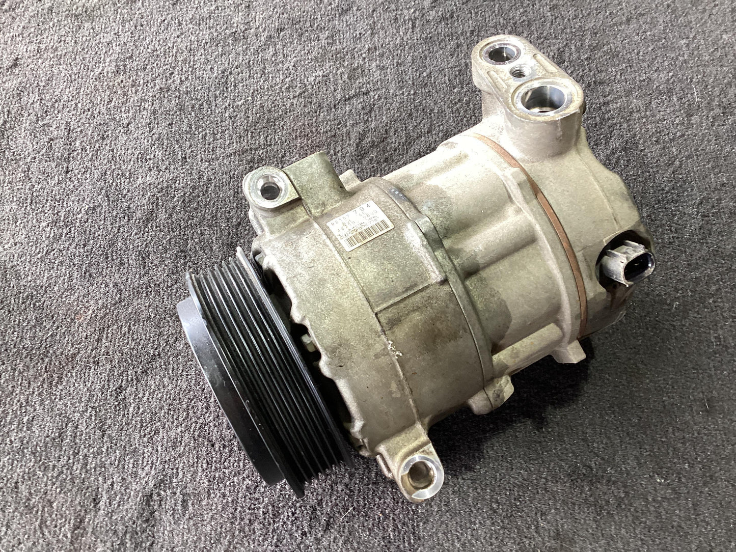 2008 - 2008 Holden Commodore   A/C Compressor VEV6LEOACCOMPRESSOR92157794