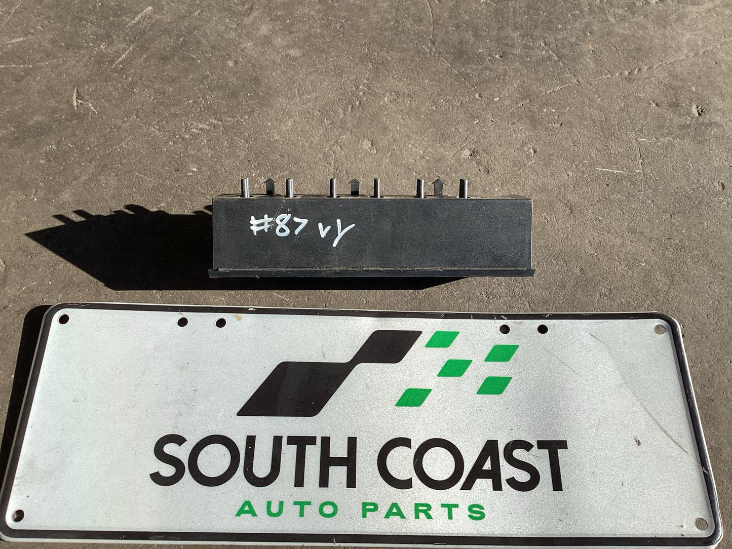 2002 - 2004 Holden Commodore VY 6G1YL54A94L196501 Climate Control Vacuum Block