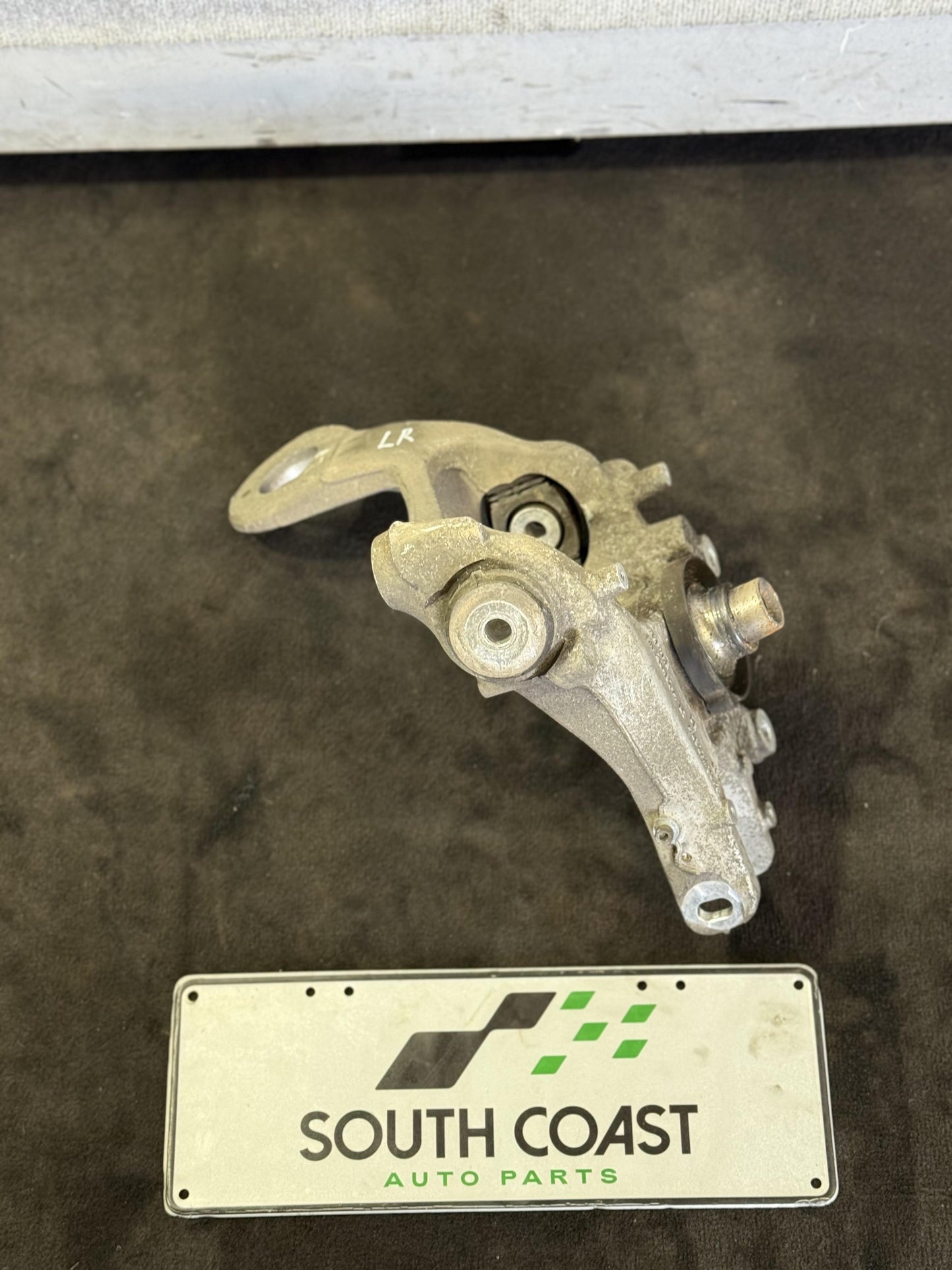 Audi A4 B8 WAUZZ8K9AA071441 Steering Knuckle 8K0505435AB