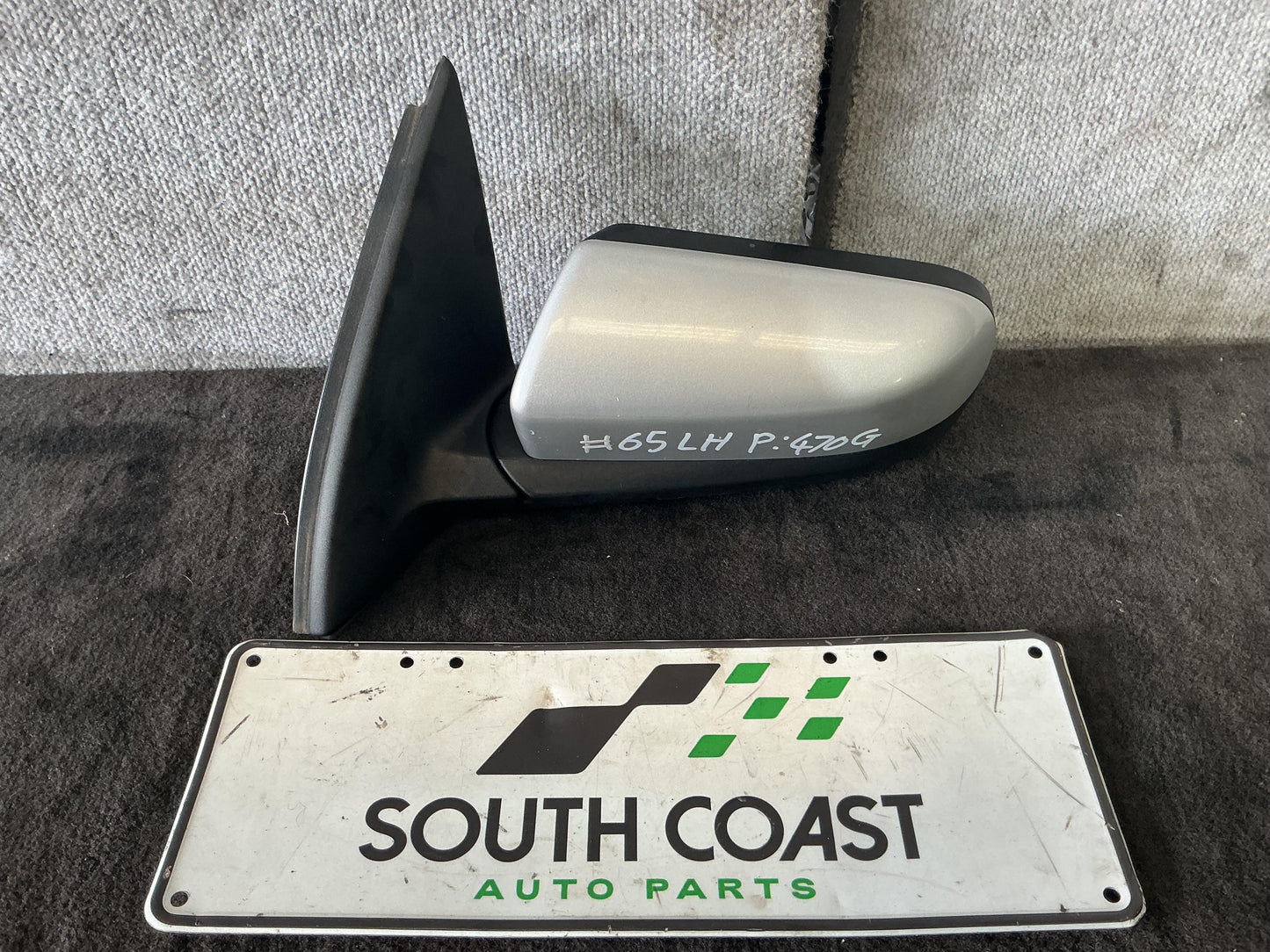 Holden Commodore VY  Left Door Mirror 92111043