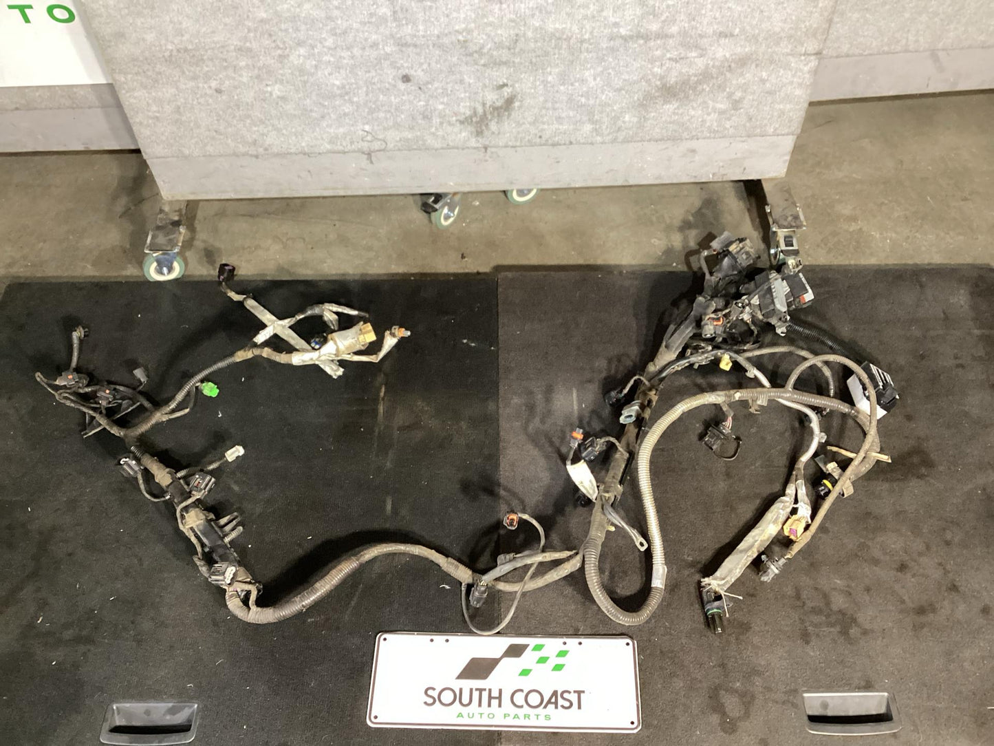 Holden Commodore   Engine Wiring Harness 92237682