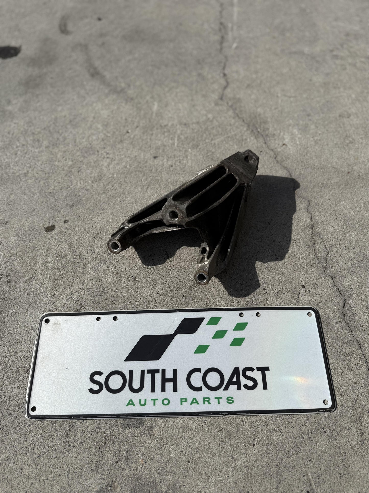 Audi A4 B8 WAUZZ8K9AA071441 Left Engine Mount 8K0199307BM
