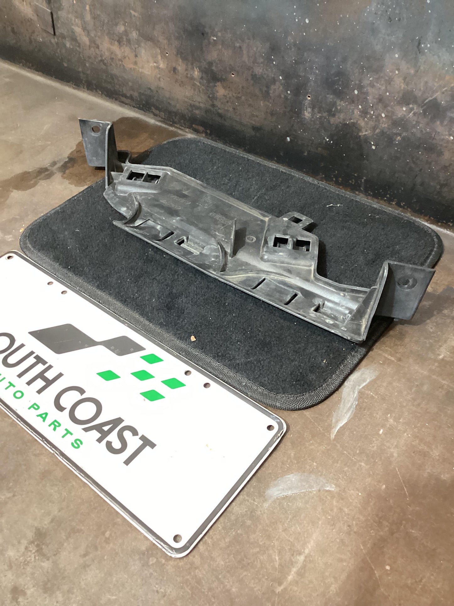 Holden Commodore VE  Left Front Bumper Bracket 92263445