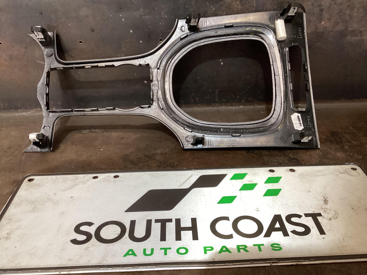 Holden Commodore VE 6G1EK5E79BL526529 Shifter Surround