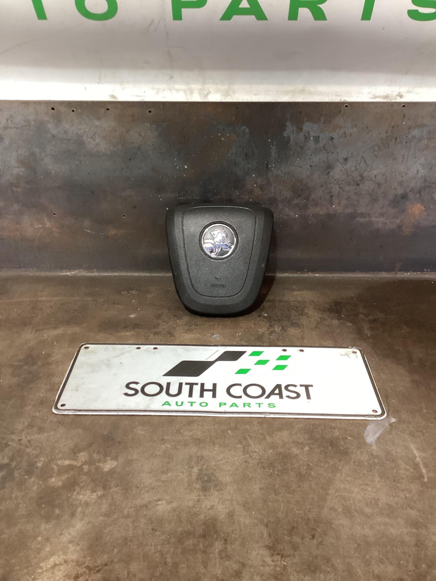 Holden Commodore VF  Horn Pad 92263785