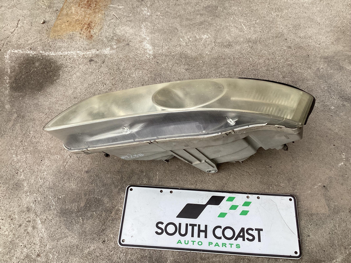 2002 - 2004 Holden Commodore VY 6G1YL54A94L196501 Right Headlight 92083413