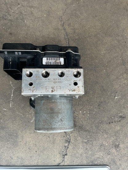 Audi A4 B8 WAUZZ8K9AA071441 ABS Pump/Modulator 0265236197