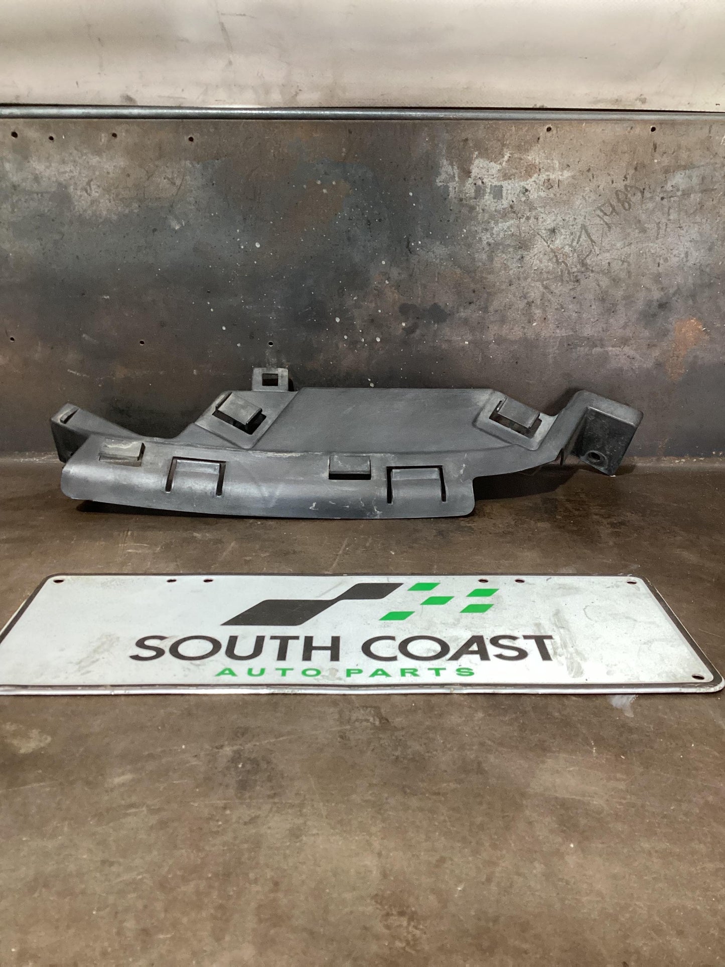 Holden Commodore VE 6G1EK5E79BL526529 Left Front Bumper Slide 92164517