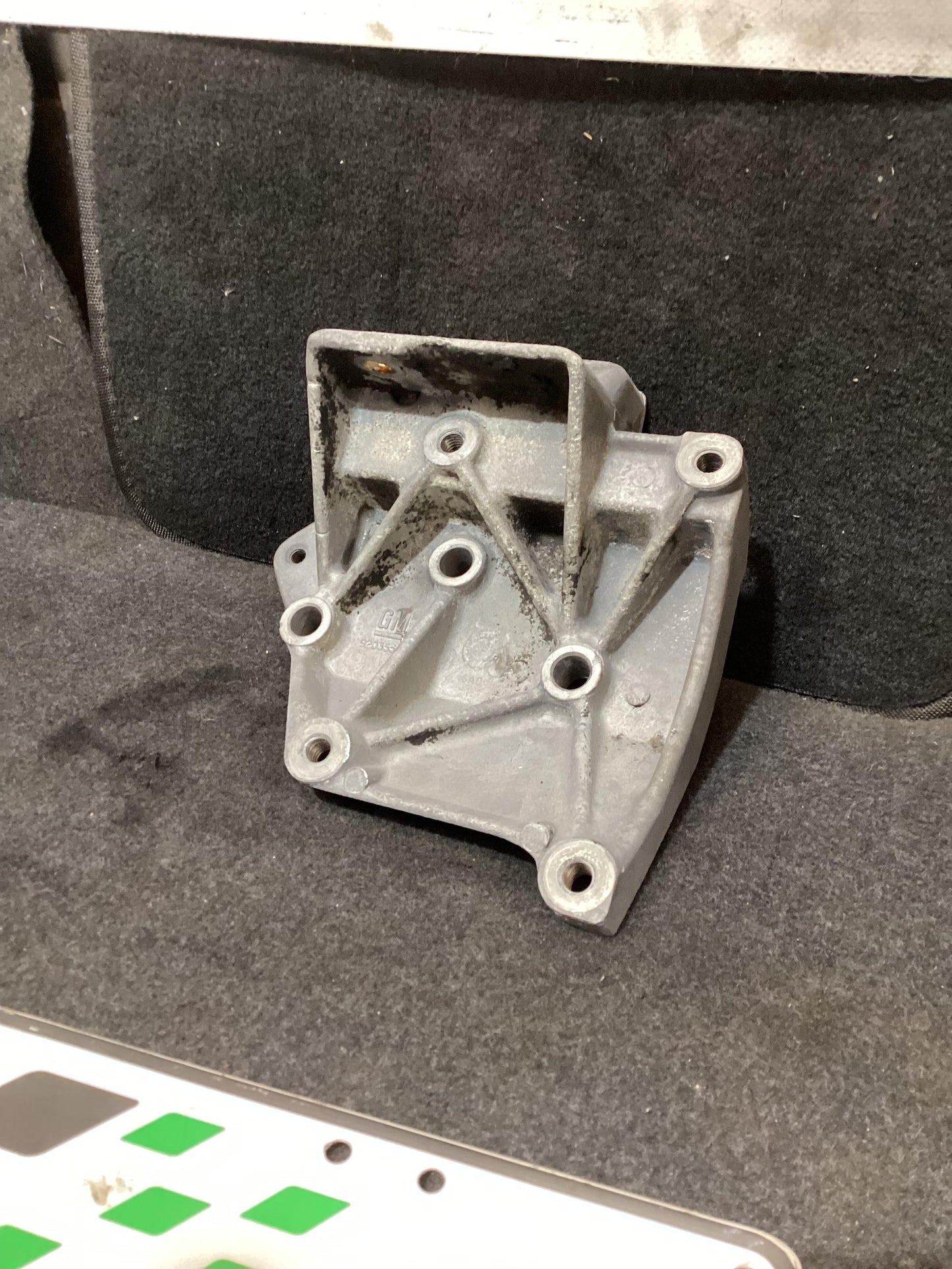 Holden Commodore VR  A/C Compressor Bracket 92035596