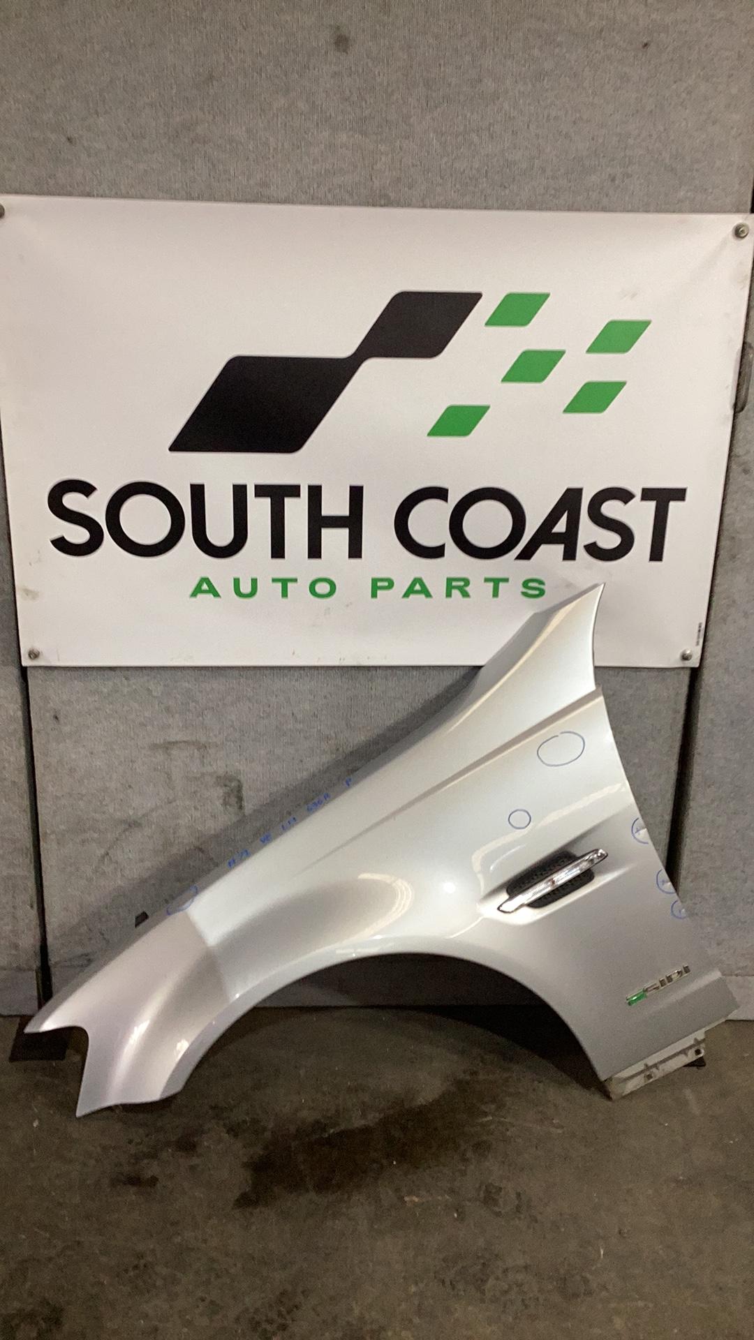 2010, Holden, Calais, VE, Left Front Guard